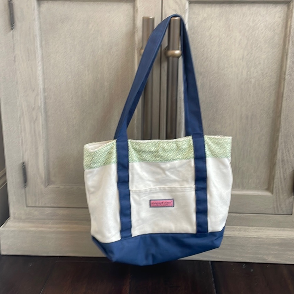 Vineyard vines tennis bag.